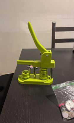 DIY Pin Button Machine (Slightly Used- great condition)