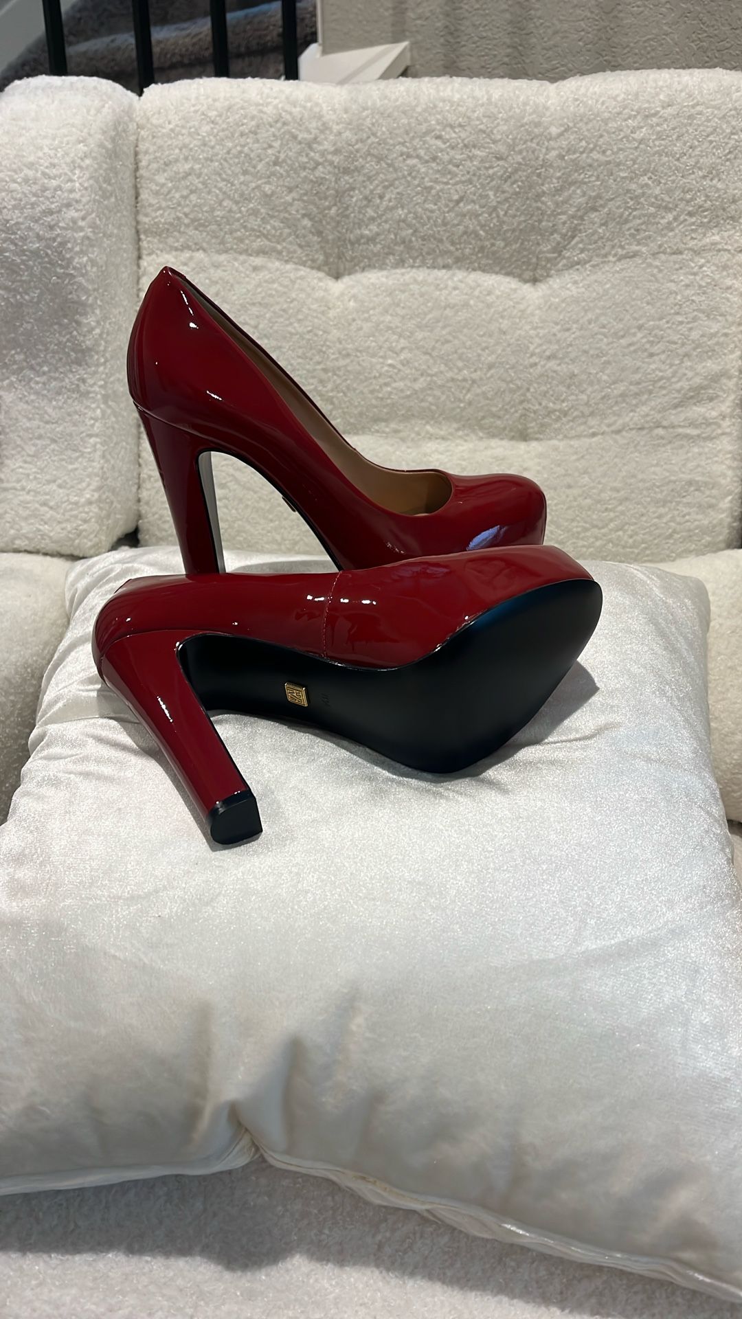 Red Leather POUR LA VICTOIRE 5in High Heels