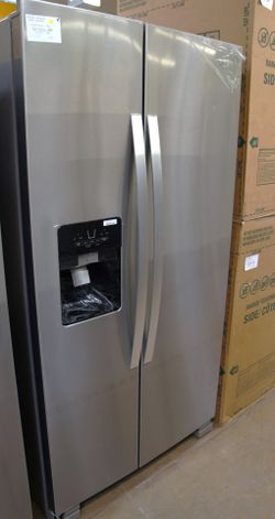 Stainless Fridge - Water and Ice in Door