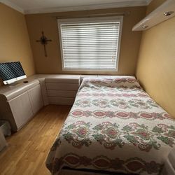 Girls Bedroom Set, Tons Of Storage