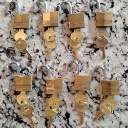 Brass Master Lock Padlocks Keyed Alike Set Of 8