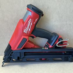 Milwaukee 2839-20 M18 FUEL 18-Volt Lithium-Ion Brushless Cordless Gen II 15 gaAngled Finish Nailer