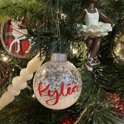 Personalized frosted ornaments 