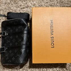 LOUIS VUITTON Keepal Bandouliere 25 Shoulder Handbag