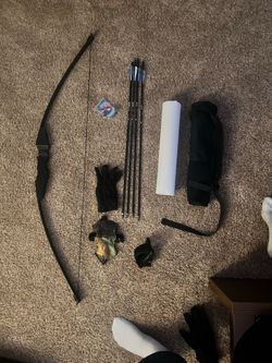 Bow and arrow set with accessories