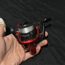Red fishing reel size 1000 ( no handle ) 