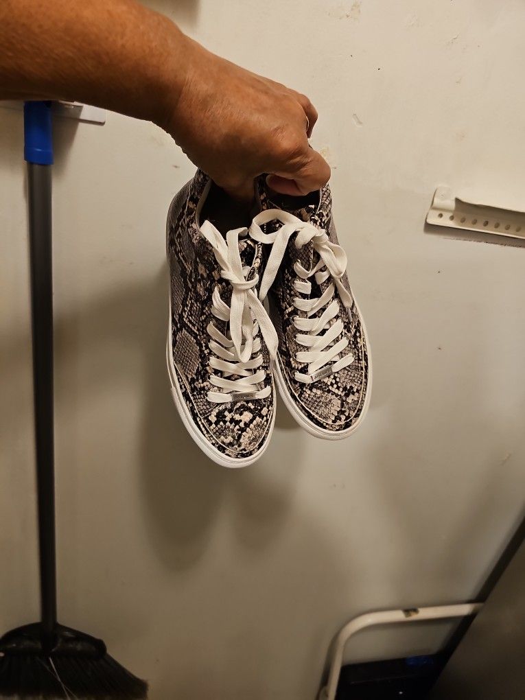 Sz 7 V Slider Yes Available New Pet Smke Free