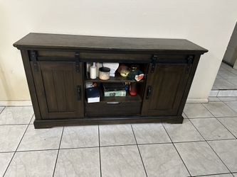 6 Piece Dinning Set With A Entertainment Center