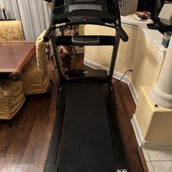 🎯 START YOUR NEW YEAR WITH A NEW YOU WITH THIS NordicTrack Commercial 1750 Treadmill 🎯