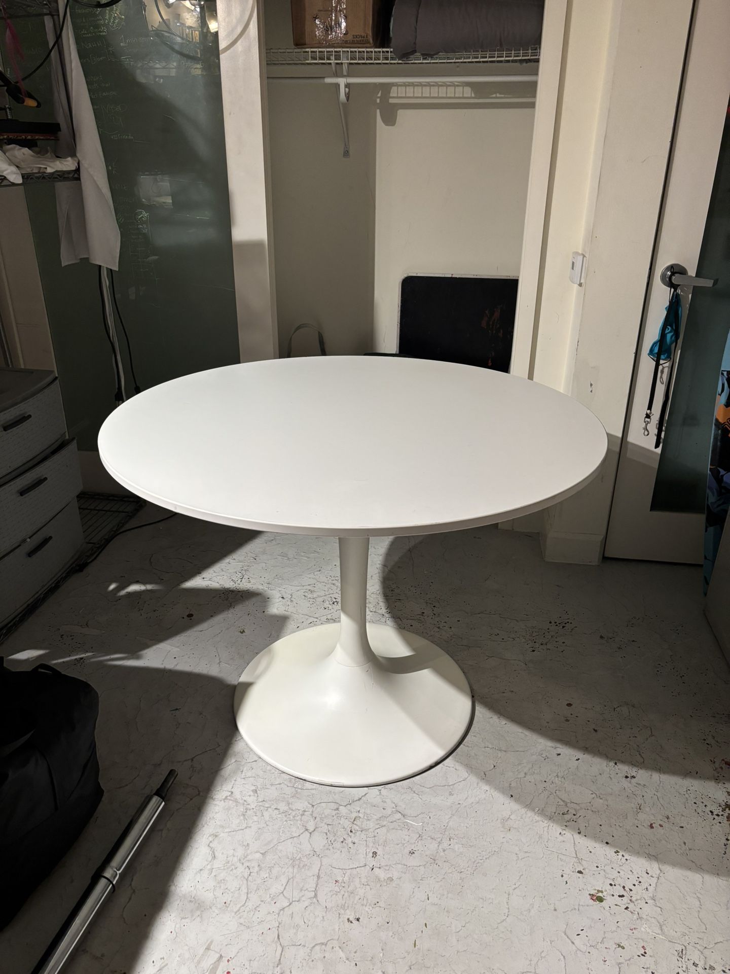 Modern White Tulip-Style Round Table