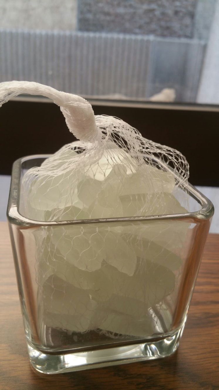 Squared glass vase with white rocks