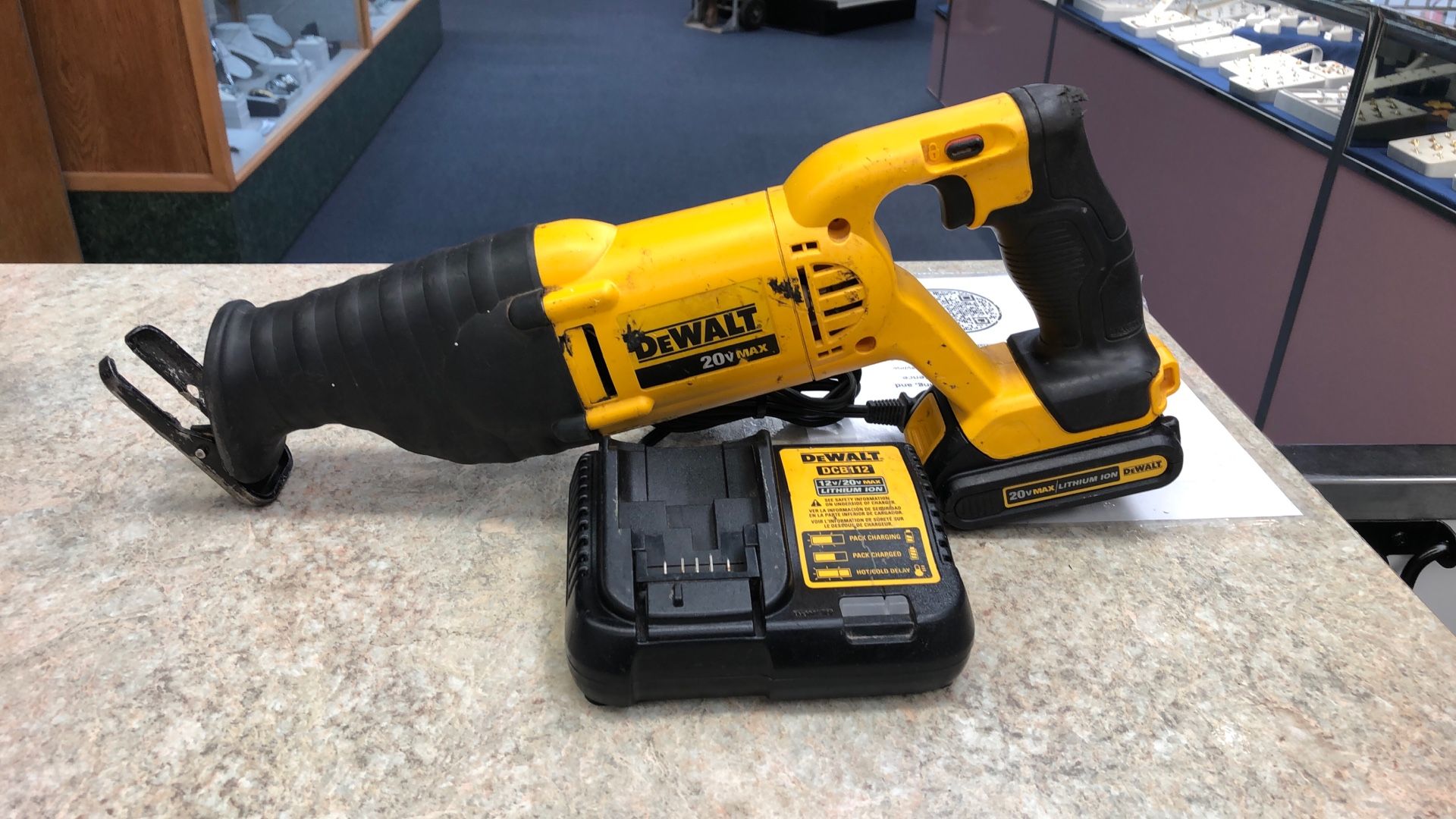 Dewalt DCS381 20V VSR Saw (70486899)
