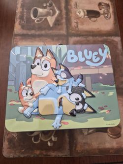 Bluey metal lunch box includes 2 puzzle