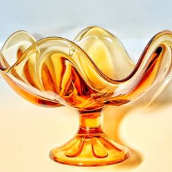 Perfect AMBER mid century modern footed floral petal Viking art glass bowl 1960s MCM.   Super excellent condition !   Approx. 9" D x 6" H 