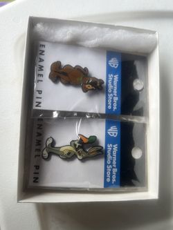 Warner Bros. Pins – Scooby-Doo & Bugs Bunny (Collectible Set)