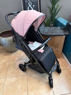 newyoo Baby Stroller - Brand New - come with Travel Bag