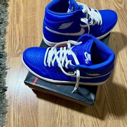 Air Jordan 1 Hyper Royal