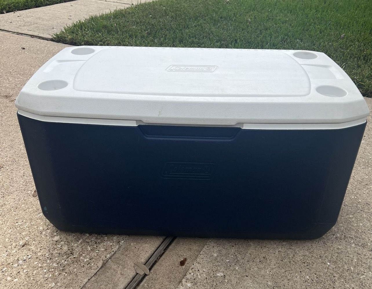 BIG CLEAN COLEMAN 120qt LEAK PROOF INSULATED ICE CHEST COOLER