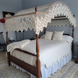 Vintage Henkel Harris Canopy Bed Set