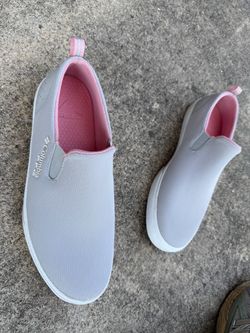 Size 11 ladies Columbia Slip-On Sneakers Gray and Pink
