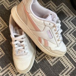 Reebok 7 1/2 women’s