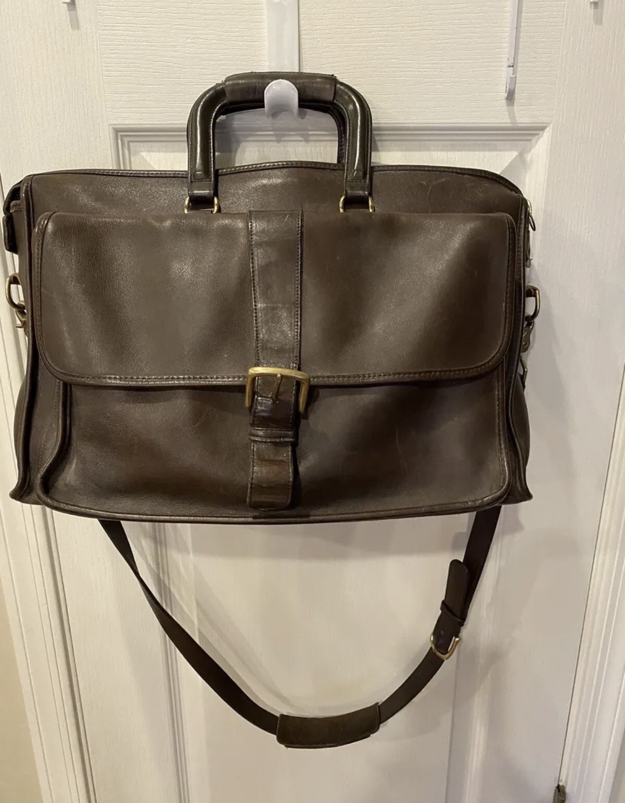 Vintage Coach Leather  Unisex, Messenger  Bag/ 