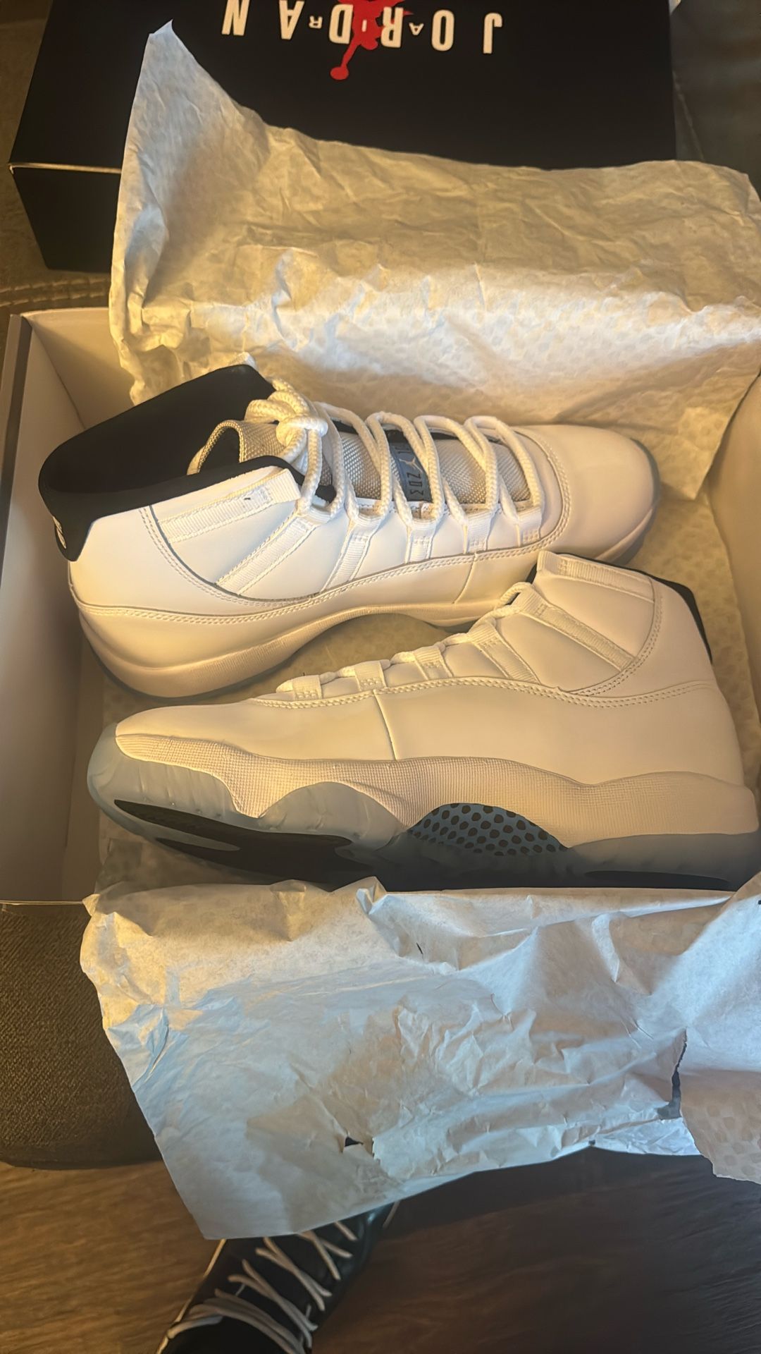 Air Jordan 11 Retro Legend Blue 9.5