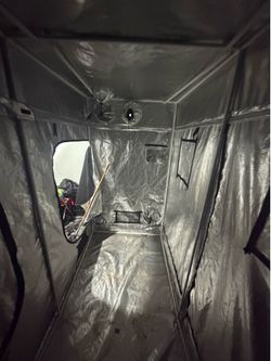 Gorilla grow tent with extendable top multiple doors an windows