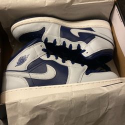 Air Jordan 1mid NEW