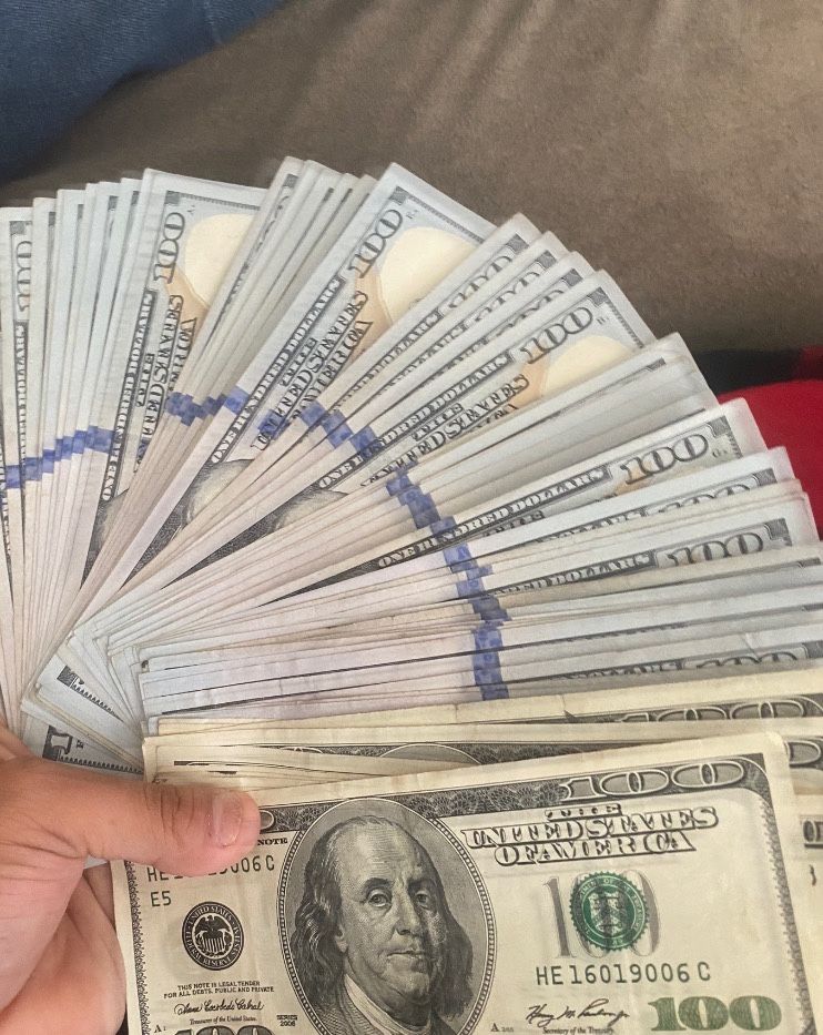 BUYING GOLD HMU 10k, 14k, 18k, 22k, 24k , Rings Chain Pendants Bracelet Everything I’ll Cash You Out