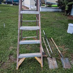 6ft Fiberglass Open Ladder 