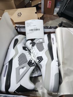 Jordan 4s