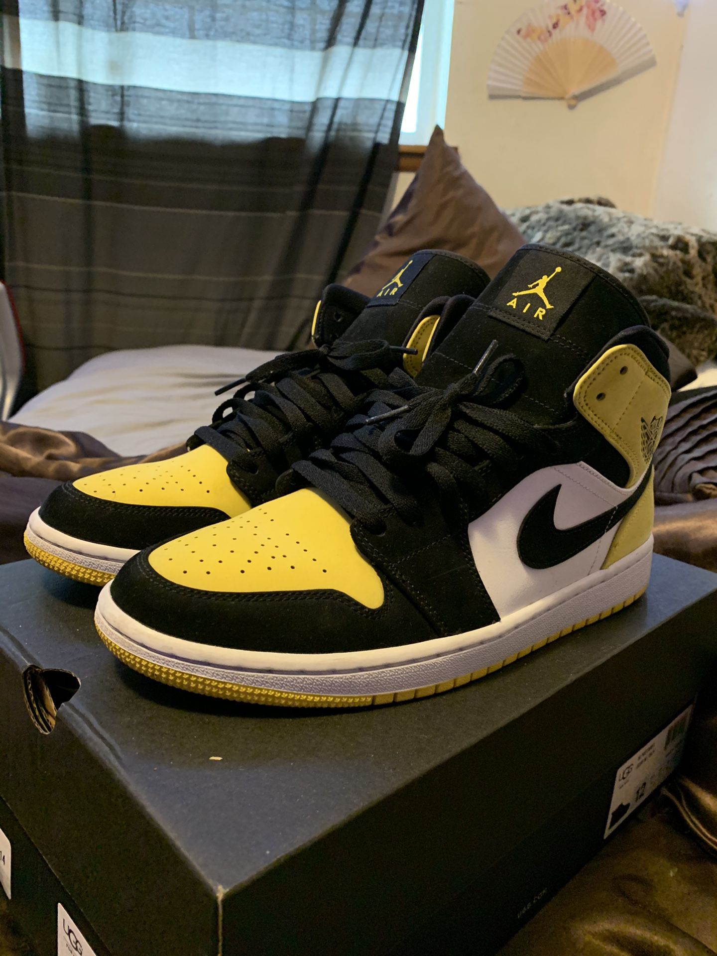 Air Jordan 1 Mid SE 'Yellow Toe' Mens Sneakers - Size 10.5