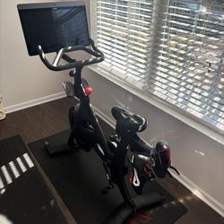 MAKE AN OFFER Peloton Bike+ Gen3 FOR SALE!!!!!!!!
