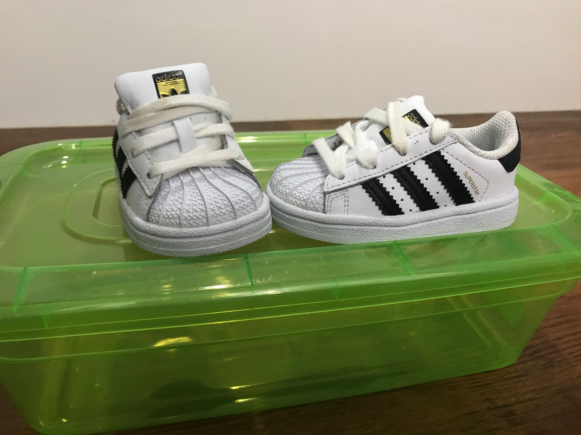 Shoes kids size 4