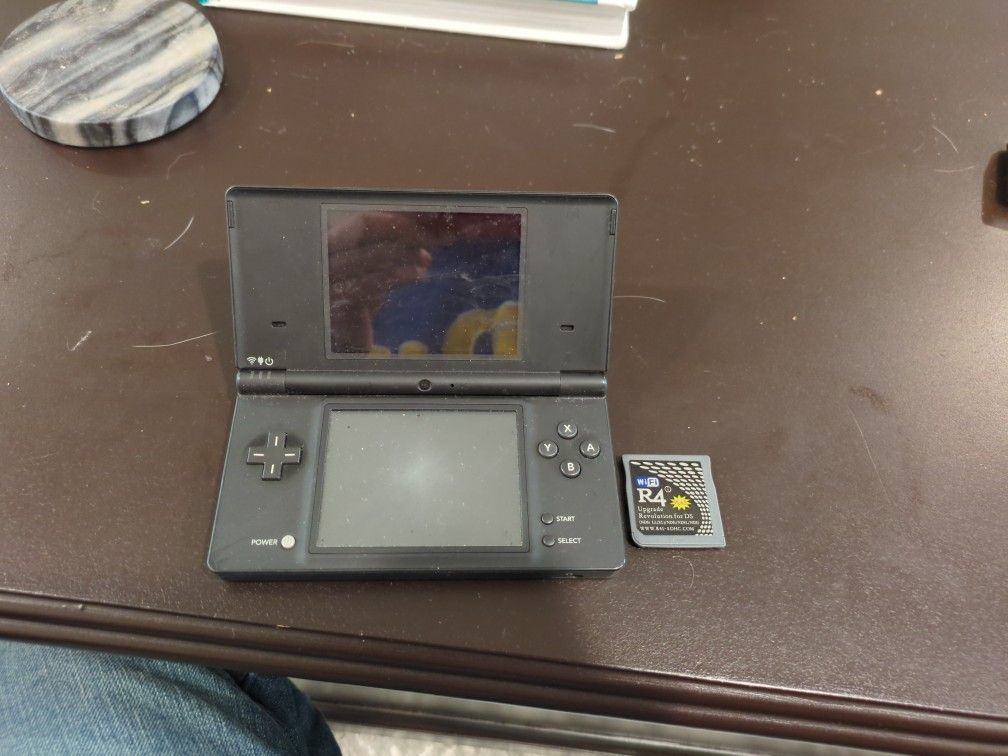 Nintendo DSI With R4 Chip Loaded With Tons Of Games!