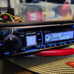 Alpine CDE-147BT CD receiver