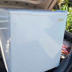 Working Daewoo Refrigerator Dorm Room Mini Fridge Stainless