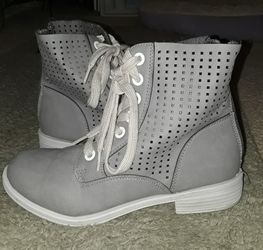 New ladies rue 21 boots size 7/8