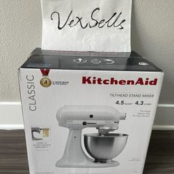 KitchenAid Classic Series 4.5qt Tilt-head Stand Mixer - White for Sale in  Los Angeles, CA - OfferUp