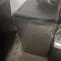 Mini Fridge - Get it while it’s hot