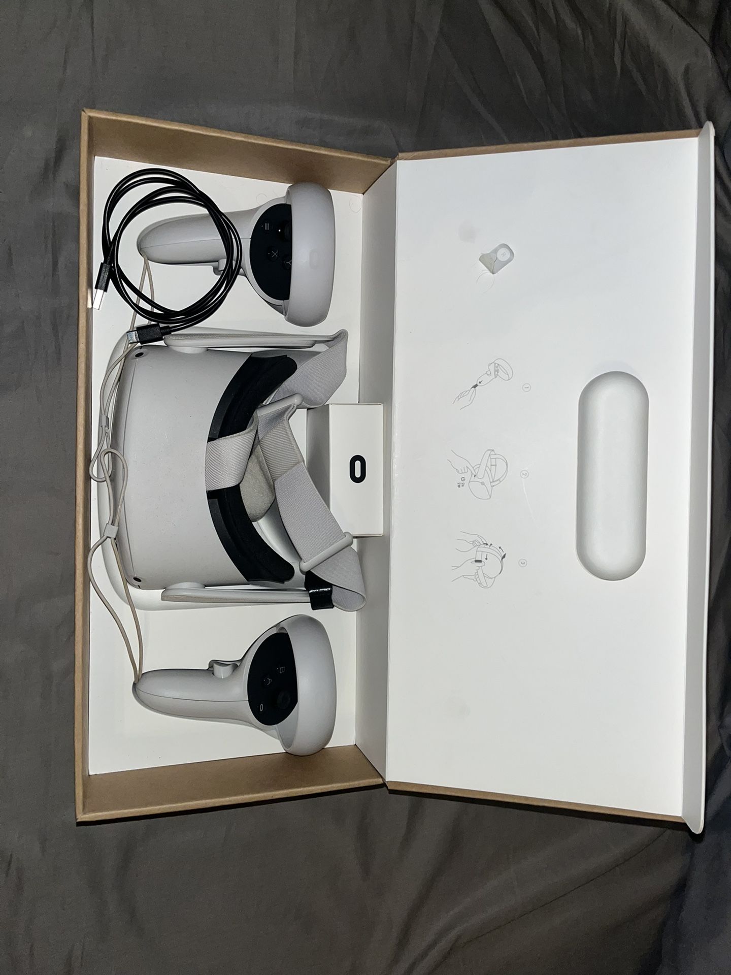 Oculus Quest 2 (64 GB) with controller and charging cable (very good condition)