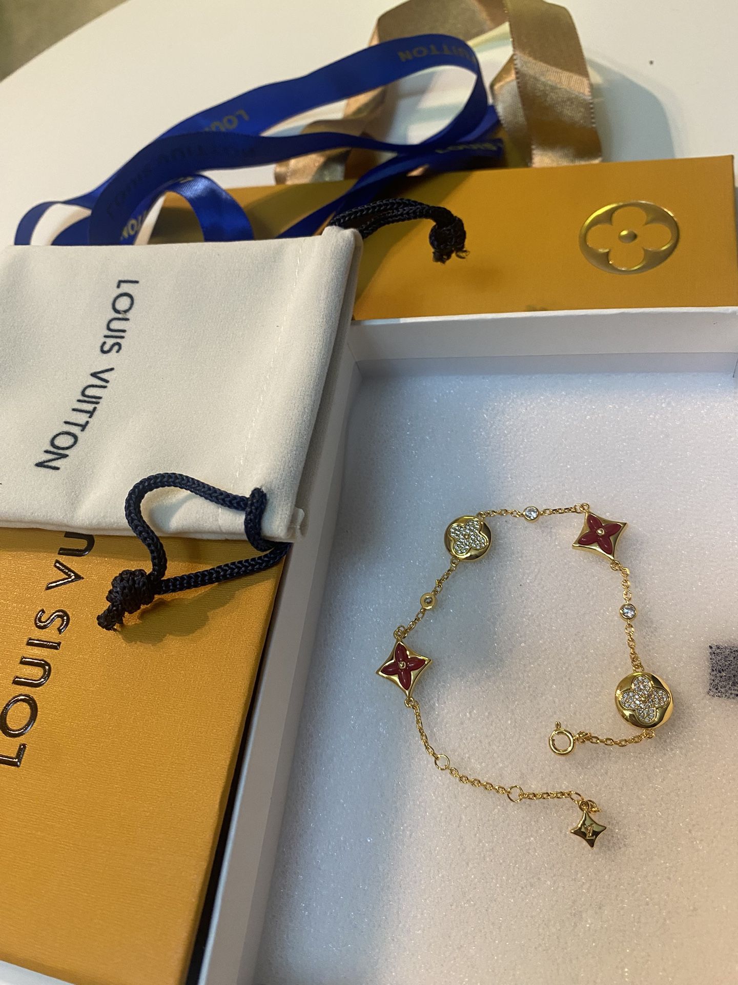 Bracelet with box and bag