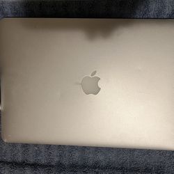 MacBook Pro 15.4-Inch (2880 x 1800)