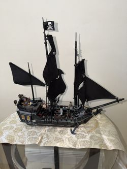 LEGO 4184 Pirates Of The Caribbean The Black Pearl