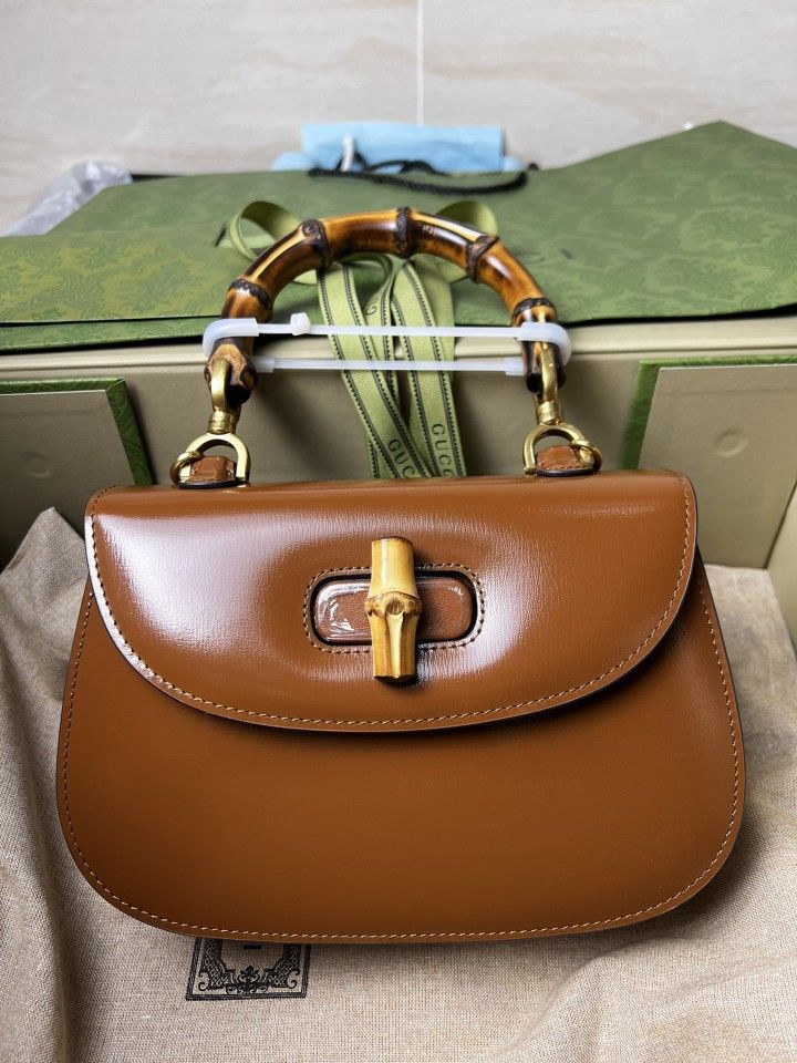Brand-new Gucci Bamboo joint Bag (coffee color)