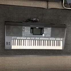 Yamaha PSR-S950 Workstation Keyboard