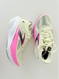 Brooks Hyperion Max Men’s Low Top Lace-Up Athletic Sneakers White/Pink/Black US 9