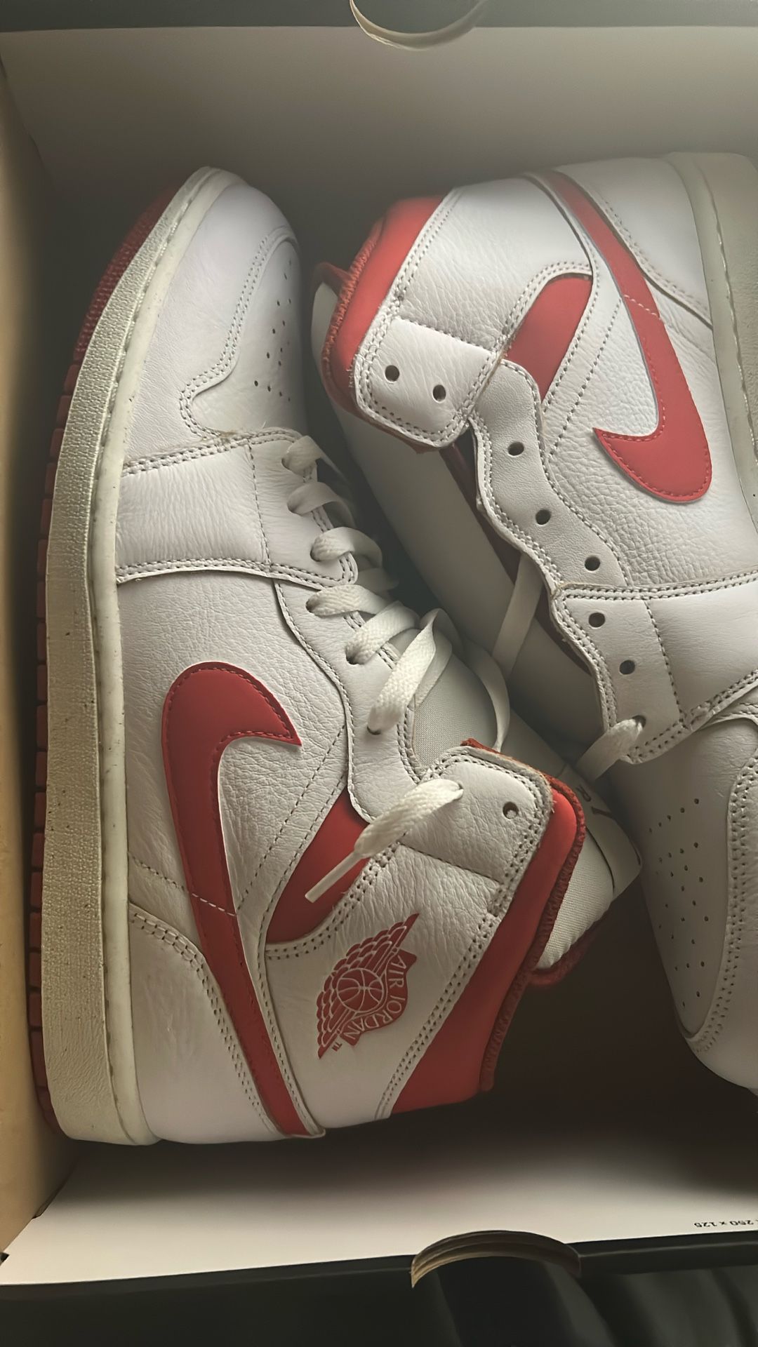 Air Jordan 1 Mid “Dune Red” Mimics
