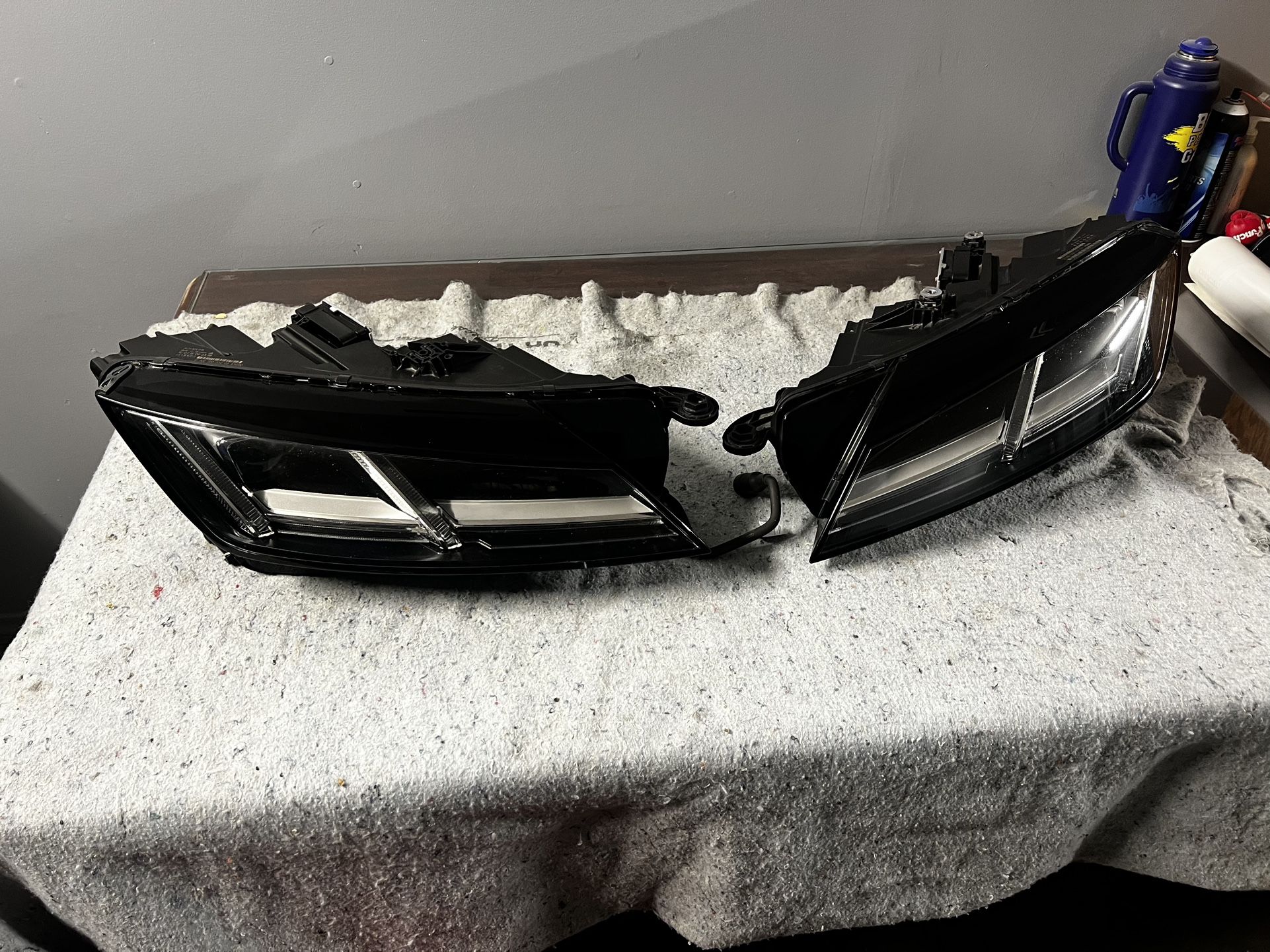 2016 Audi TT Headlights (Pair) w/ Modules – OEM